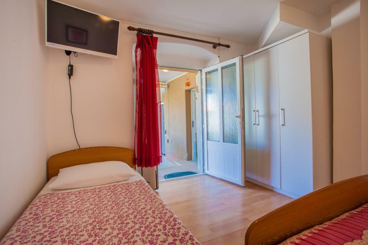 Apartment Surdic Valun Exterior photo